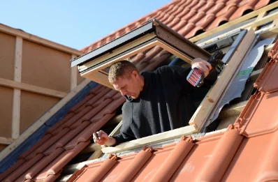 Pose de fenêtres de toit Velux à Lamanère